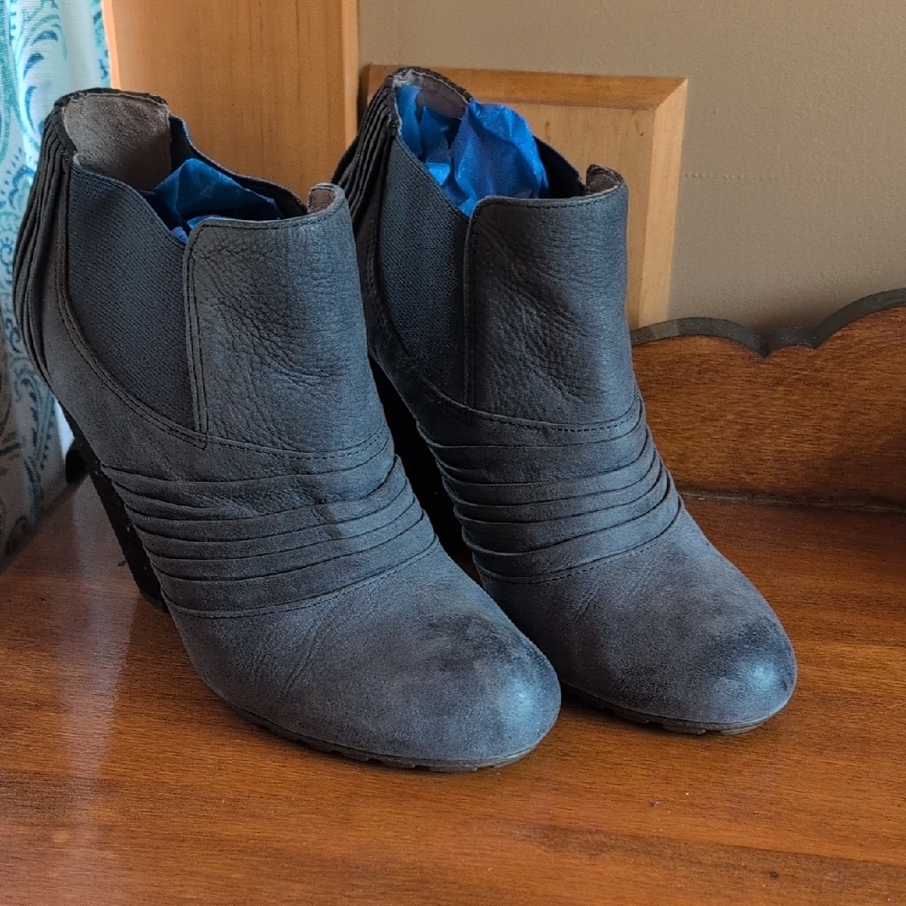 Navy Blue Ankle Boots with Ruched Design and Elastic Panels